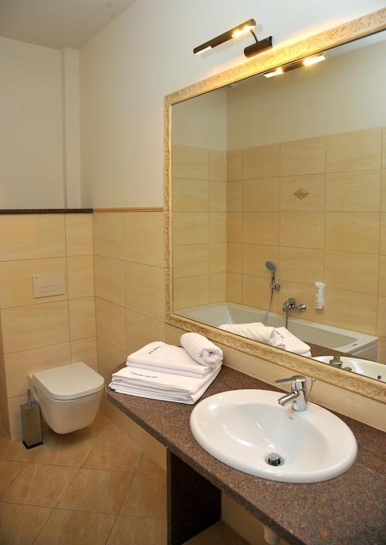 Hotel Sandro Silver & Spichlerz Antoniny Leszno  Bagian luar foto